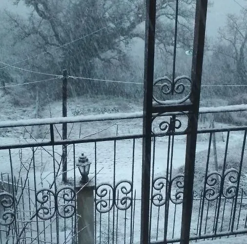 Traditional House In Village Anavryti Appartement